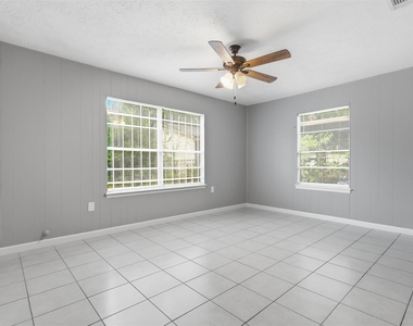 2101 Flynn Drive - Photo Thumbnail 6