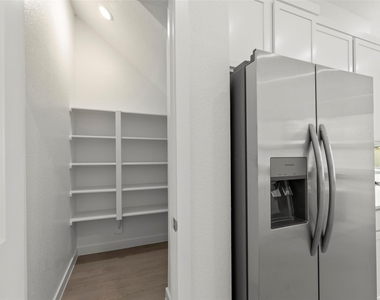 12523 Alligator Lake Court - Photo Thumbnail 10
