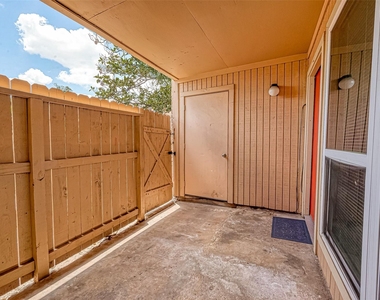 8201 Richmond Avenue - Photo Thumbnail 2