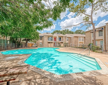 8201 Richmond Avenue - Photo Thumbnail 34