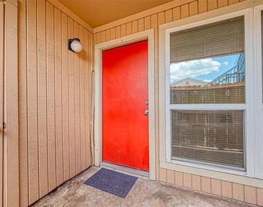 8201 Richmond Avenue - Photo Thumbnail 3