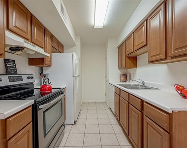 8201 Richmond Avenue - Photo Thumbnail 12