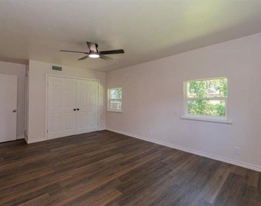3825 Buckingham Row - Photo Thumbnail 18