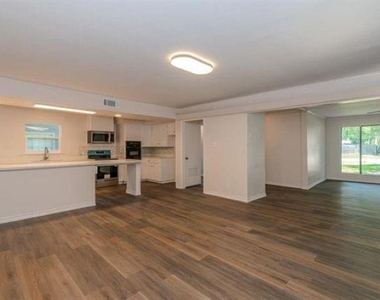3825 Buckingham Row - Photo Thumbnail 6