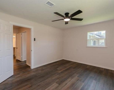 3825 Buckingham Row - Photo Thumbnail 11