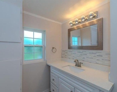 3825 Buckingham Row - Photo Thumbnail 22