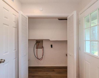3825 Buckingham Row - Photo Thumbnail 10