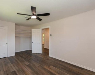 3825 Buckingham Row - Photo Thumbnail 12