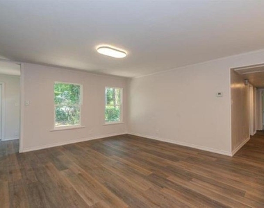 3825 Buckingham Row - Photo Thumbnail 4
