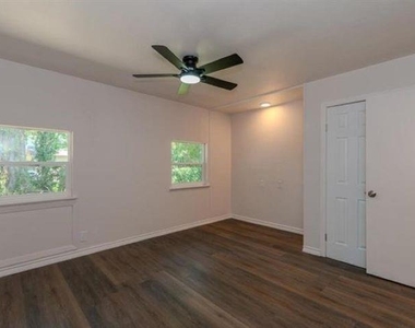 3825 Buckingham Row - Photo Thumbnail 16