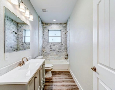2906 Berry Road - Photo Thumbnail 6