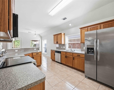 7606 Brighton Knolls Lane - Photo Thumbnail 16