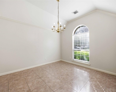 7606 Brighton Knolls Lane - Photo Thumbnail 4