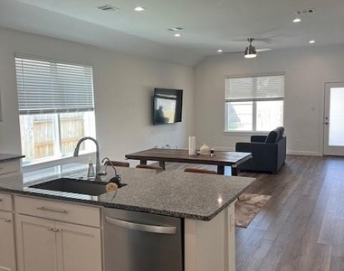 1513 Dawn Harbor Drive - Photo Thumbnail 18