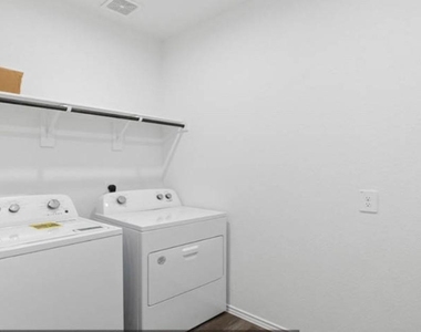 1513 Dawn Harbor Drive - Photo Thumbnail 8