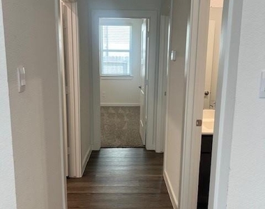 1513 Dawn Harbor Drive - Photo Thumbnail 14