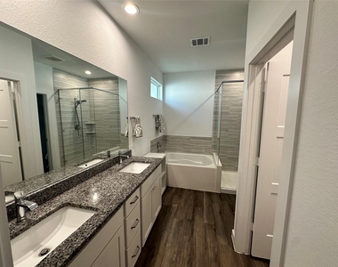 1513 Dawn Harbor Drive - Photo Thumbnail 12