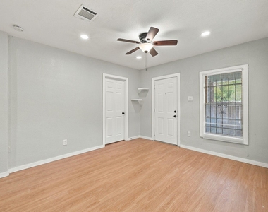 2903 Burkett Street - Photo Thumbnail 10