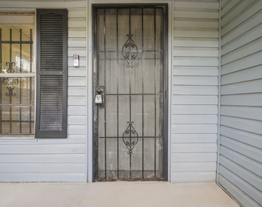 2903 Burkett Street - Photo Thumbnail 5