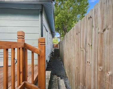 2903 Burkett Street - Photo Thumbnail 28