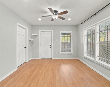 2903 Burkett Street - Photo Thumbnail 9
