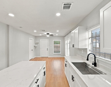 2903 Burkett Street - Photo Thumbnail 16