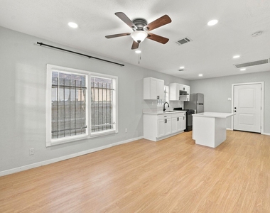 2903 Burkett Street - Photo Thumbnail 8