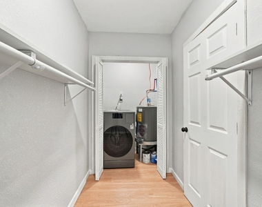 2903 Burkett Street - Photo Thumbnail 21