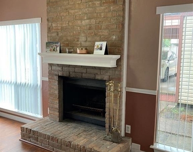1839 Sherwood Forest Street - Photo Thumbnail 3