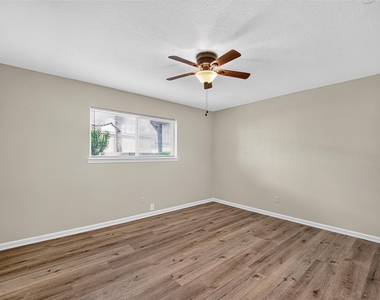 4807 Fairdale Street - Photo Thumbnail 20