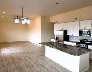 18 Edgewater - Photo Thumbnail 4
