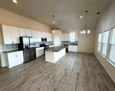 18 Edgewater - Photo Thumbnail 13