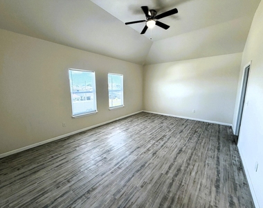 18 Edgewater - Photo Thumbnail 10