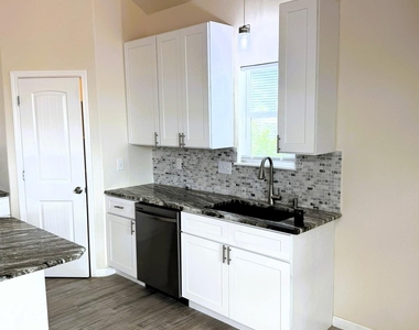 18 Edgewater - Photo Thumbnail 5
