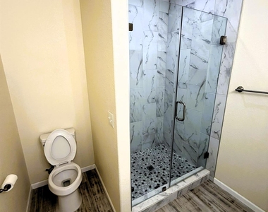 18 Edgewater - Photo Thumbnail 12
