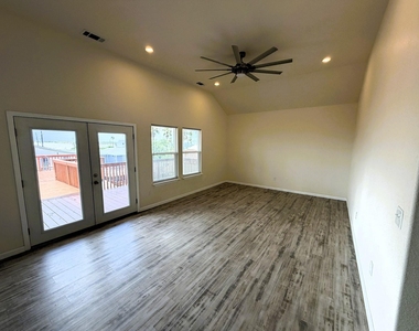 18 Edgewater - Photo Thumbnail 1