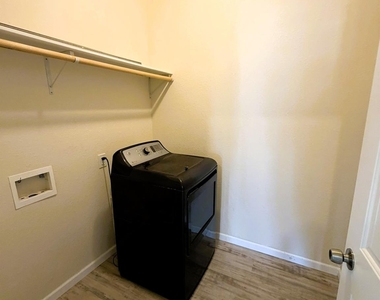18 Edgewater - Photo Thumbnail 9