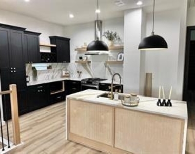 308 E 36th Street - Photo Thumbnail 4