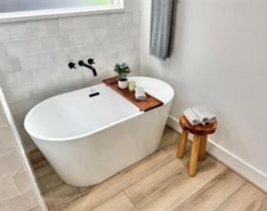308 E 36th Street - Photo Thumbnail 8