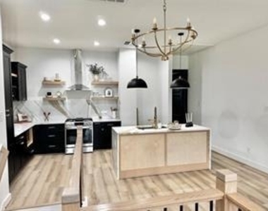 308 E 36th Street - Photo Thumbnail 3