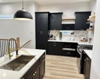 308 E 36th Street - Photo Thumbnail 10