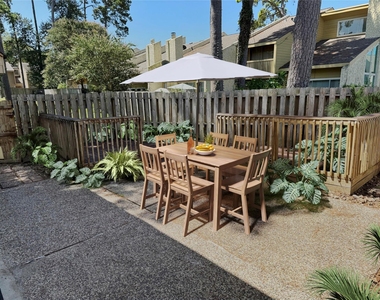 3935 Knollcrest Drive - Photo Thumbnail 7