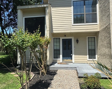 3935 Knollcrest Drive - Photo Thumbnail 2