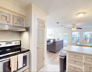 3935 Knollcrest Drive - Photo Thumbnail 8