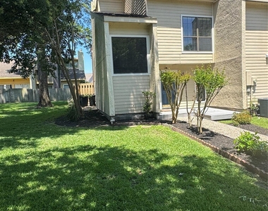 3935 Knollcrest Drive - Photo Thumbnail 15