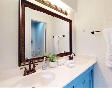 3935 Knollcrest Drive - Photo Thumbnail 12