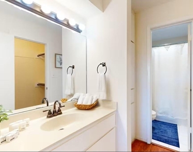 3935 Knollcrest Drive - Photo Thumbnail 10