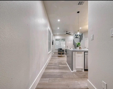5606 Canal Street - Photo Thumbnail 4