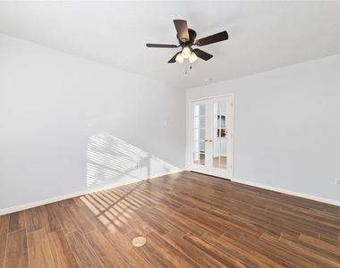 18307 Cobblestone Drive - Photo Thumbnail 17