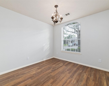 18307 Cobblestone Drive - Photo Thumbnail 12